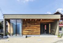 中庭で繋がる二世帯住宅